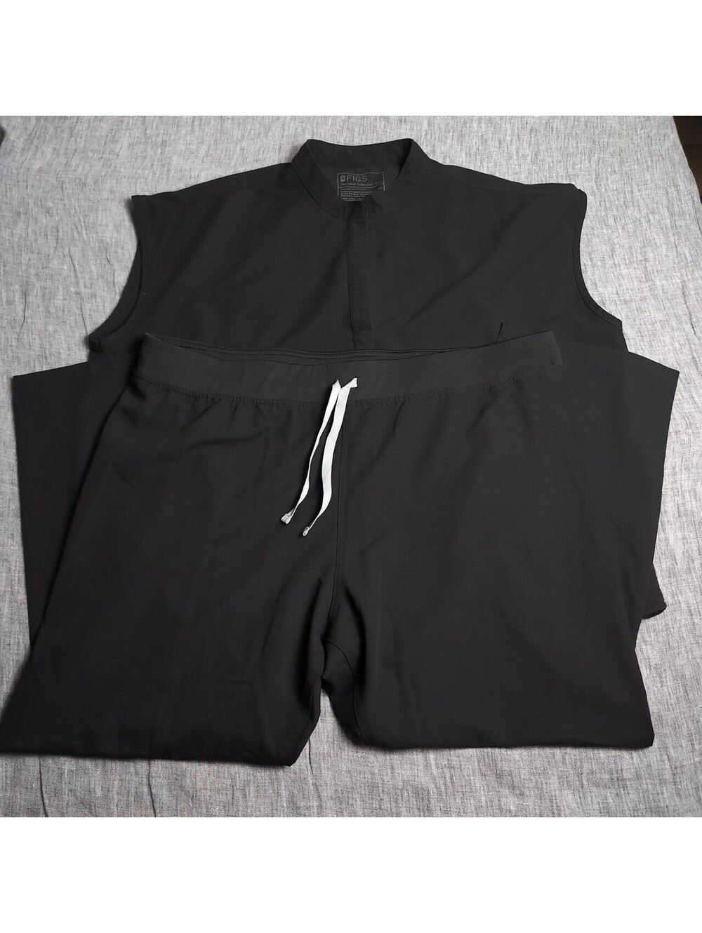 Figs Scrub Set Women's - Rafaela Top XXL, Livingston Pants XXL/P Petite - Black